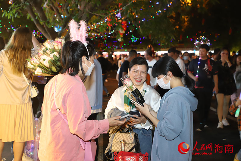 千年の歴史ある古城で元宵の夜盛り上げる伝統(tǒng)の「換花節(jié)」　海南省?？?></td></tr><tr><td class=