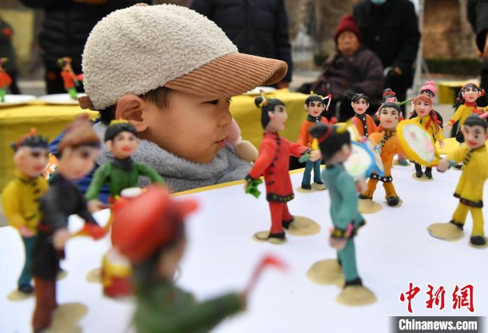 麺塑細(xì)工に興味津々？河北省南張村で無形文化遺産麺塑展