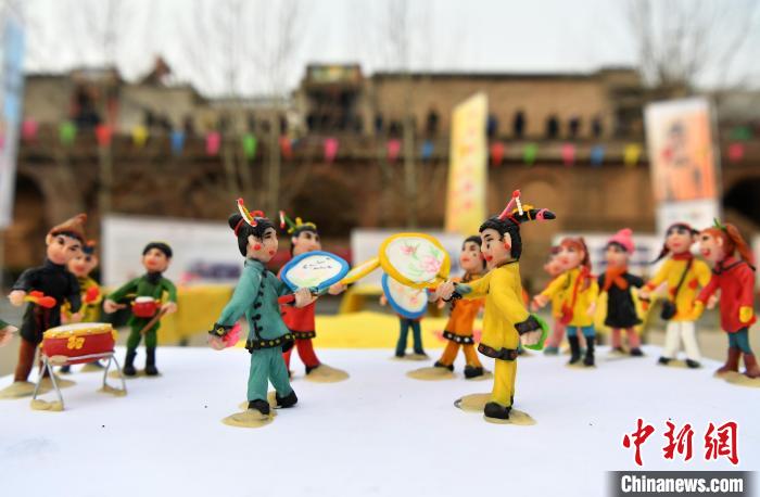 麺塑細(xì)工に興味津々？河北省南張村で無(wú)形文化遺産麺塑展