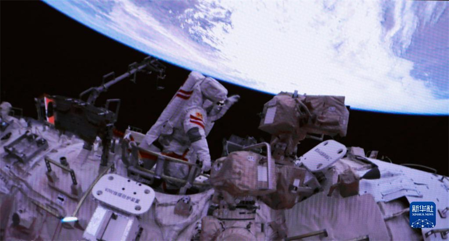 有人宇宙船「神舟15號(hào)」の宇宙飛行士乗組員、1回目の船外活動(dòng)を無(wú)事遂行