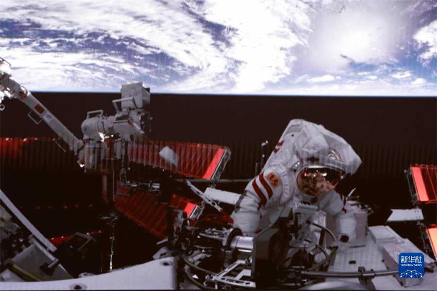 有人宇宙船「神舟15號(hào)」の宇宙飛行士乗組員、1回目の船外活動(dòng)を無(wú)事遂行