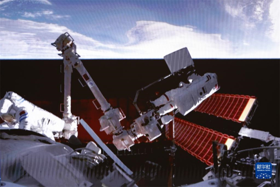 有人宇宙船「神舟15號(hào)」の宇宙飛行士乗組員、1回目の船外活動(dòng)を無事遂行