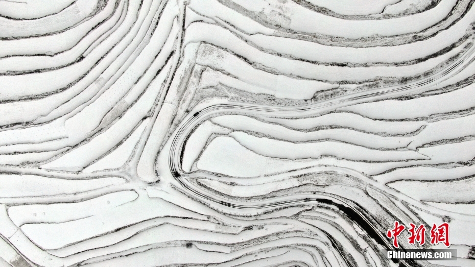 甘粛省各地で春節(jié)後の初雪　水墨畫のような絶景広がる