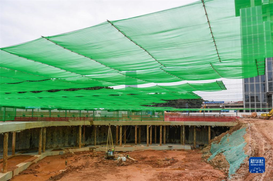 防塵?騒音低減効果を発揮する建設(shè)現(xiàn)場(chǎng)のスマート「天幕」