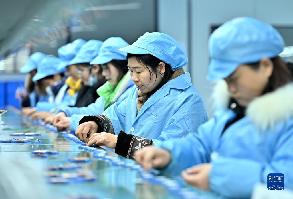 農(nóng)村振興目指し、生産に勵む農(nóng)村の工場　甘粛省