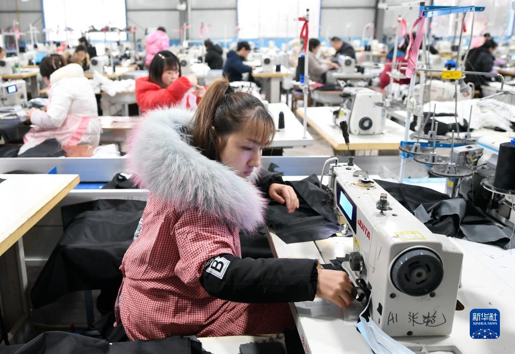 農(nóng)村振興目指し、生産に勵む農(nóng)村の工場　甘粛省