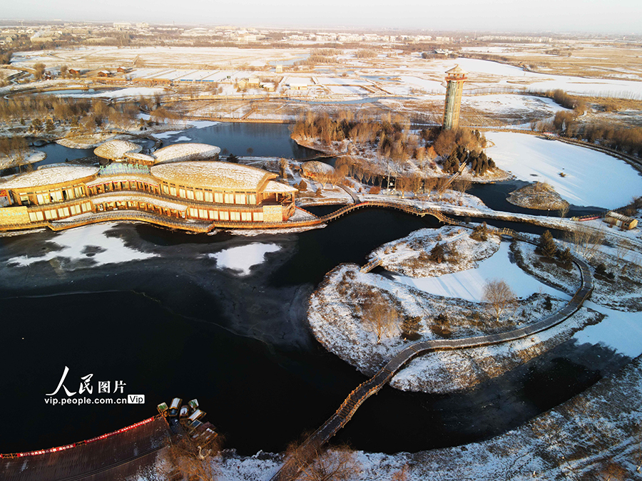 春の雪に覆われた張掖國(guó)家濕地公園　甘粛省