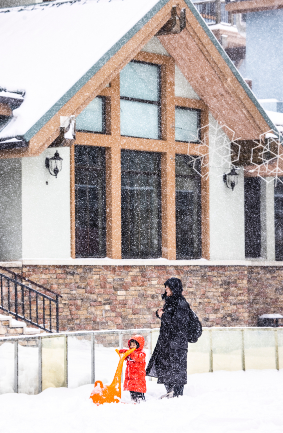春の雪が降った氷と雪の街?河北省崇禮