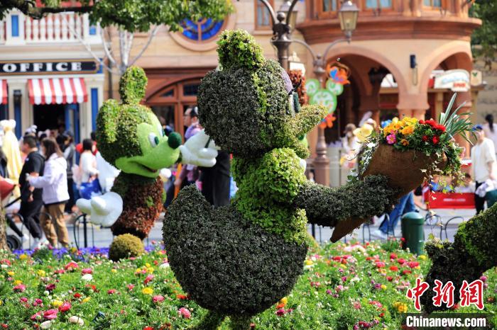 緑あふれる春の景色広がる上海ディズニーランド