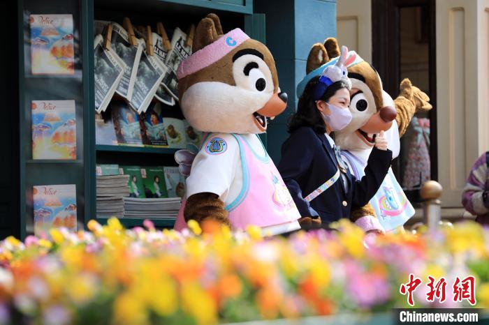 緑あふれる春の景色広がる上海ディズニーランド