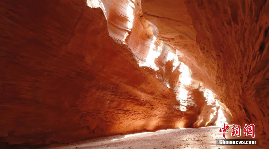 黃土高原の甘泉大峽谷が見(jiàn)せるファンタジックな光と影のショー　陝西省