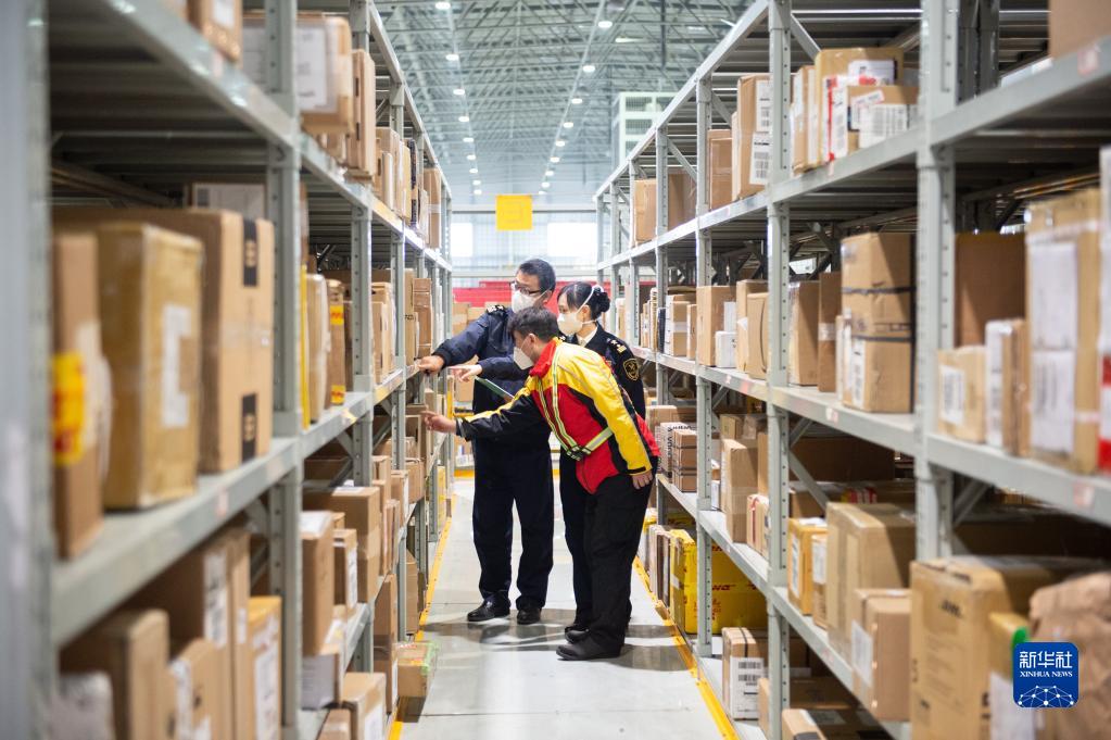 北京首都空港稅関、各種措置を講じて國際宅配便業(yè)者にサービス提供