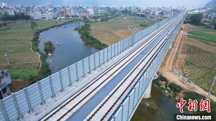 貴南高速鉄道、濕地の鳥類保護(hù)目指し、防音?遮光壁を設(shè)置