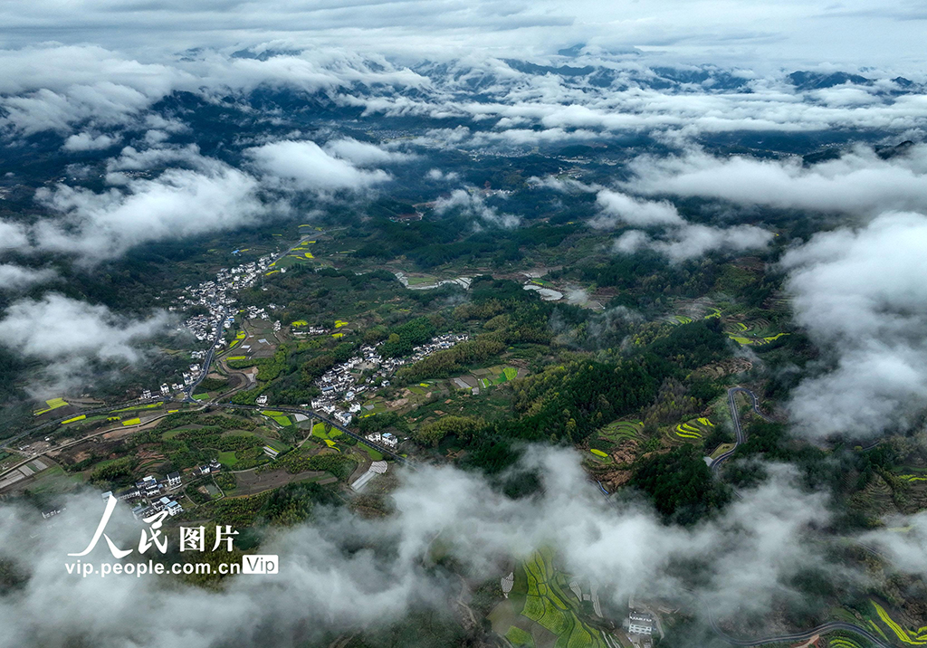 雨上がりの趣ある古村の景色　安徽省黃山