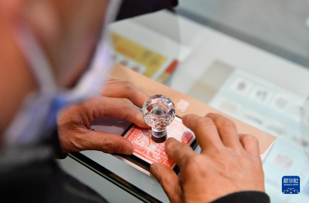 中國近代郵政事業(yè)145周年記念の封筒と絵はがきが天津で発行