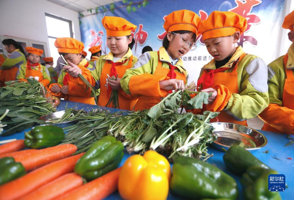 「料理教室」で料理を?qū)Wぼう！　山東省即墨