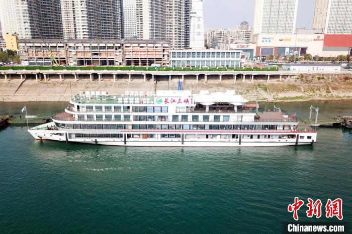 世界で電力容量が最大の完全電動(dòng)クルーズ船が就航1周年