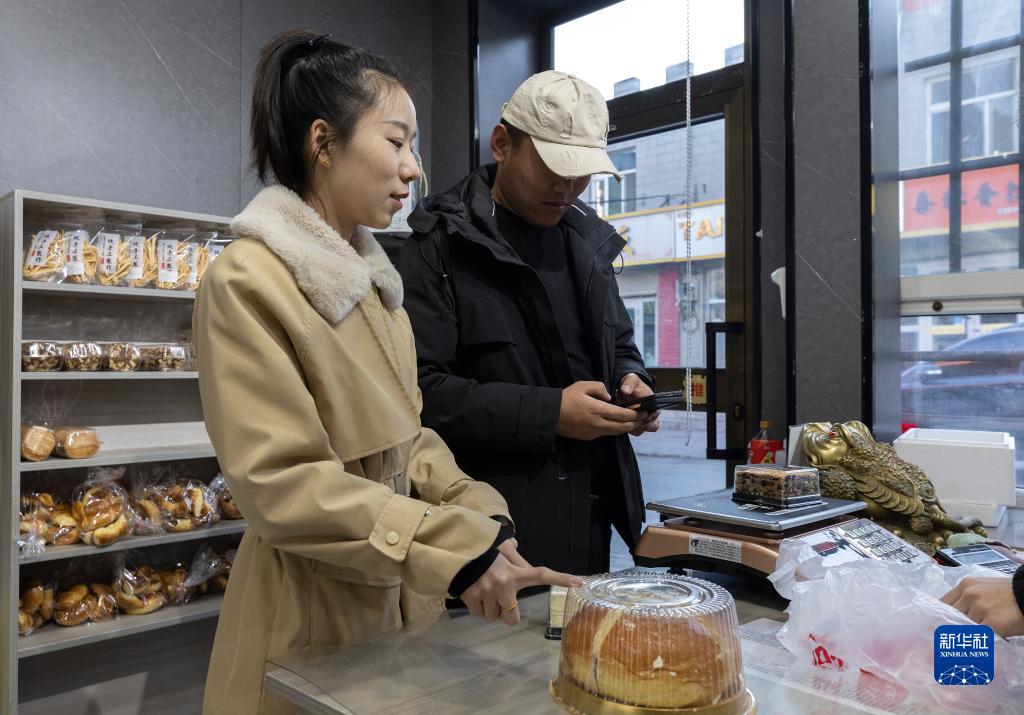 各民族の食文化を融合した「塔城チーズパン」 新疆