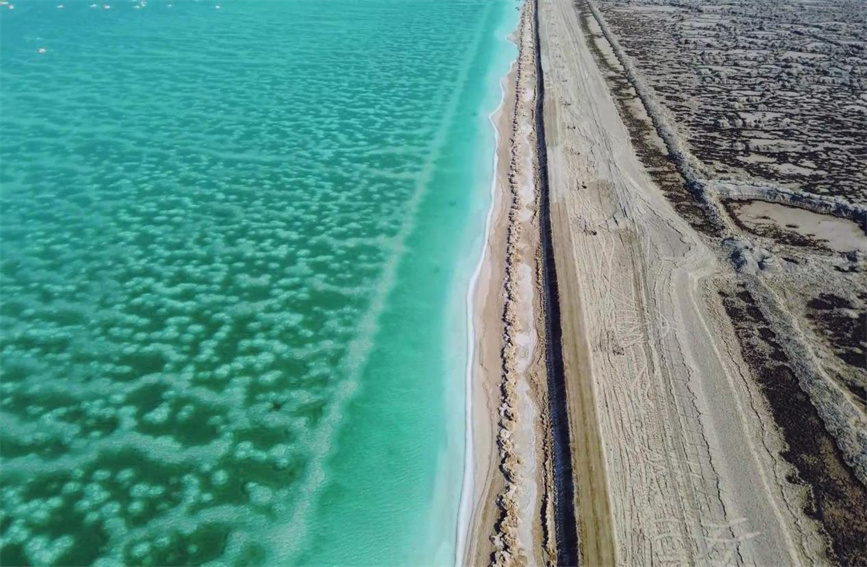 幻想的で美しい「水上のヤルダン」 新疆?羅布泊