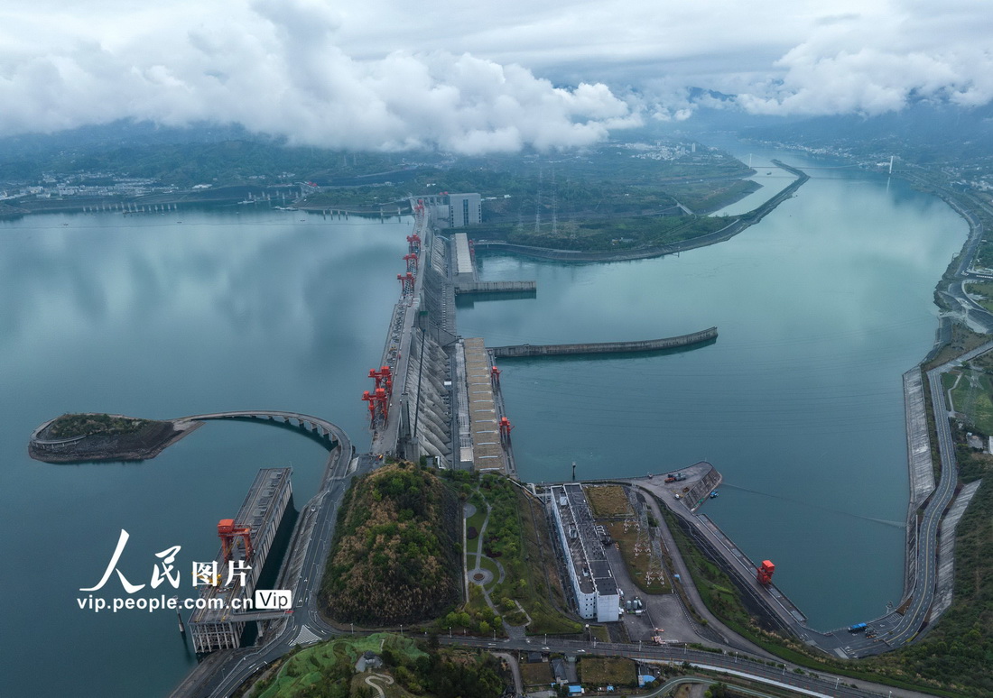 雲(yún)が漂う美しい三峽　湖北省秭帰