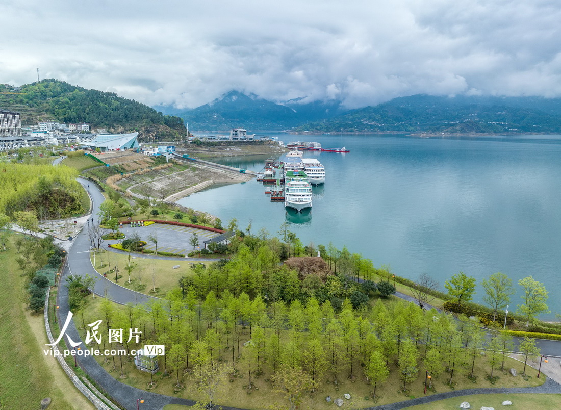 雲(yún)が漂う美しい三峽　湖北省秭帰
