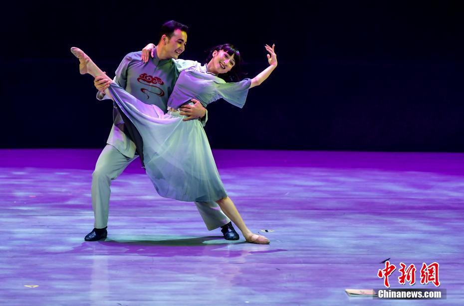 「第1回新疆文化蕓術(shù)祭ダンスコンテスト」が開催　新疆