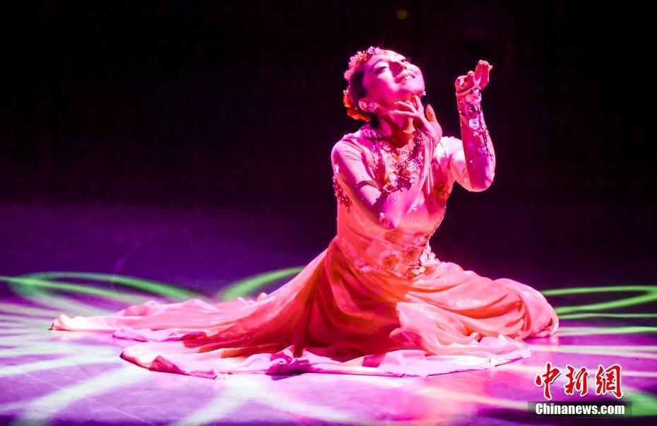 「第1回新疆文化蕓術(shù)祭ダンスコンテスト」が開催　新疆