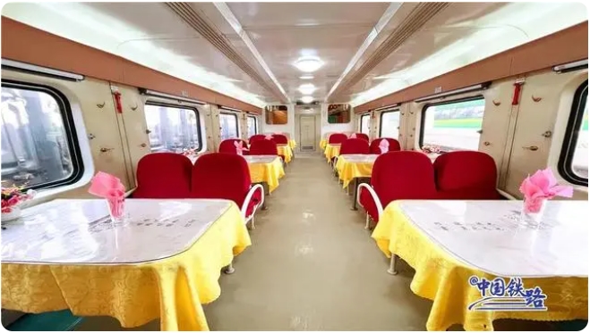 中國全土でここにしかない2階建て車両に乗ってみよう！　陝西省寶鶏