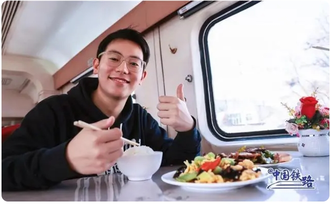 中國(guó)全土でここにしかない2階建て車(chē)両に乗ってみよう！　陝西省寶鶏