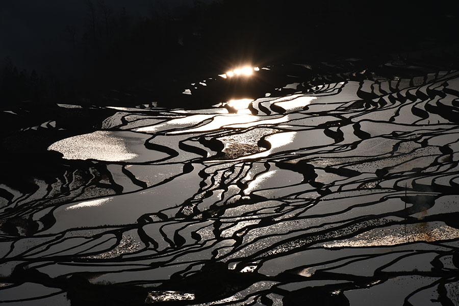 朝陽(yáng)輝く天空の造形