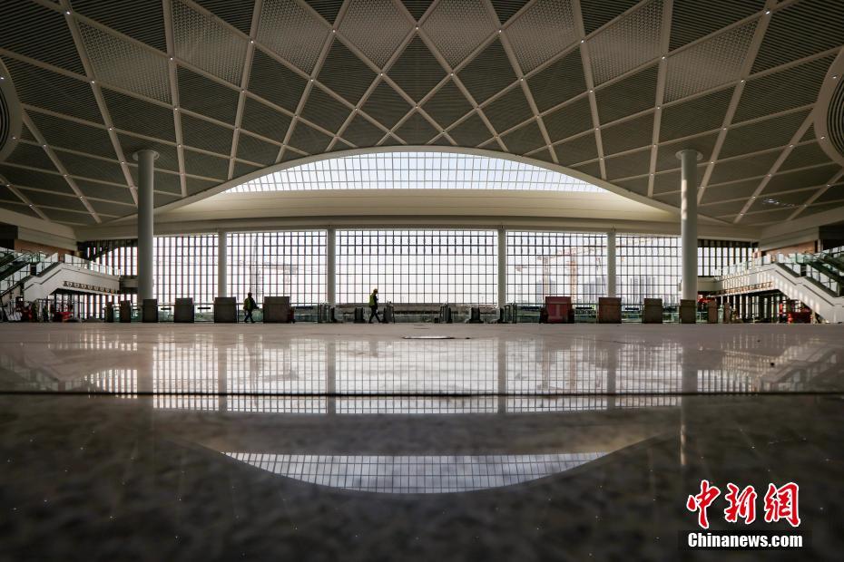 滬寧沿江高速鉄道の江陰駅、「出港する巨船」のような勇姿　江蘇省無(wú)錫市