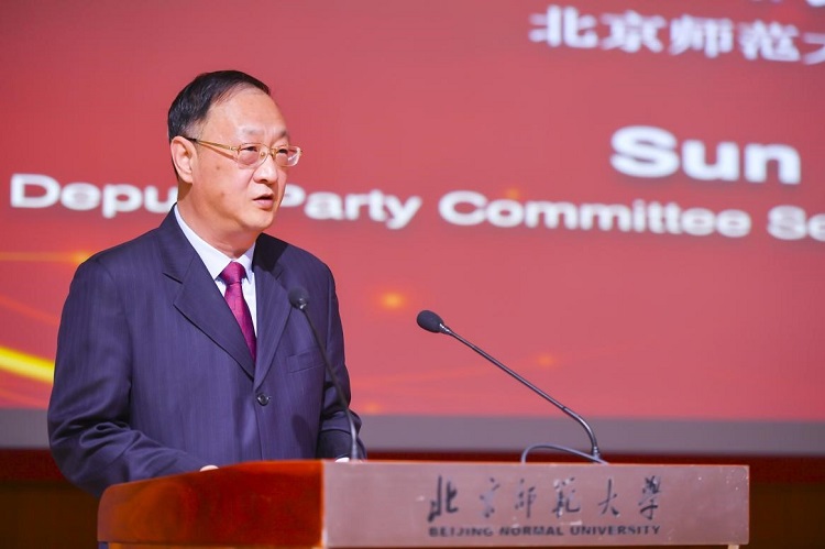 挨拶する北京師範(fàn)大學(xué)黨委員會の孫紅培副書記（寫真提供?北京師範(fàn)大學(xué)）。