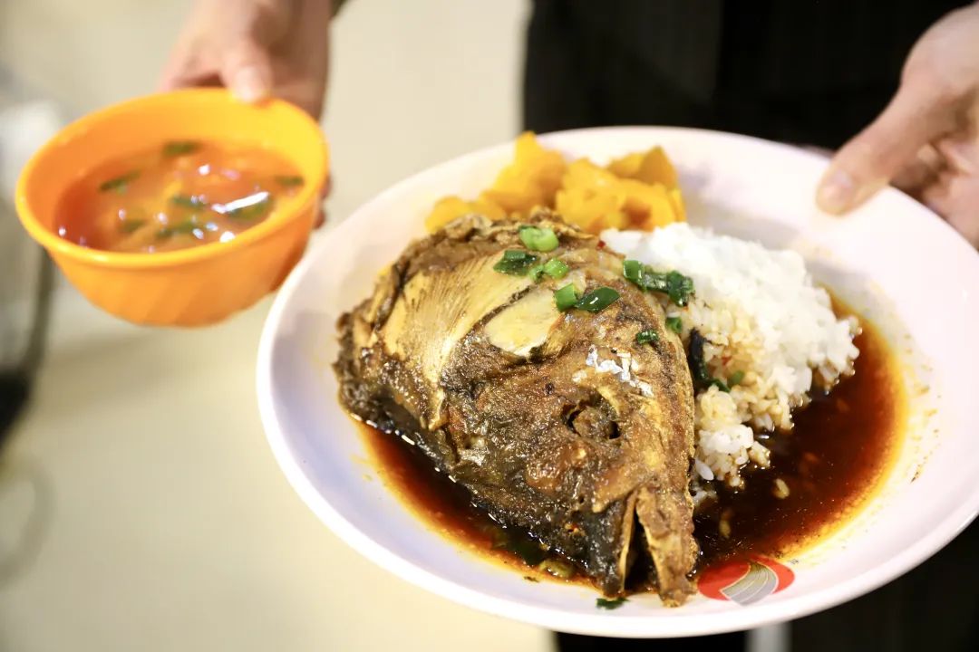 18年間値上げなし！大學(xué)學(xué)食の2元定食　浙江省