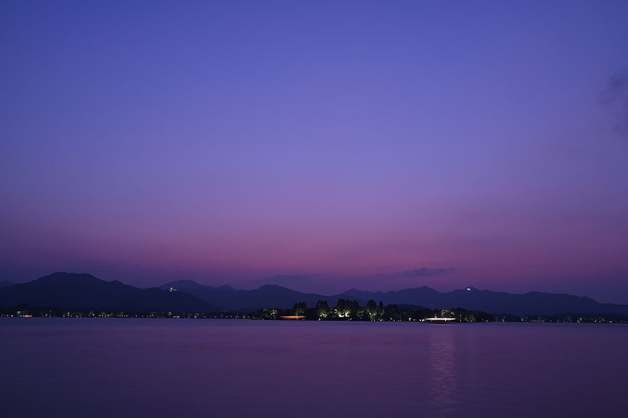 西湖のマジックアワー