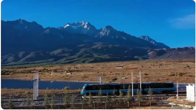 世界初！観光列車「天空の鏡」號、4月末に運行開始　雲(yún)南省麗江