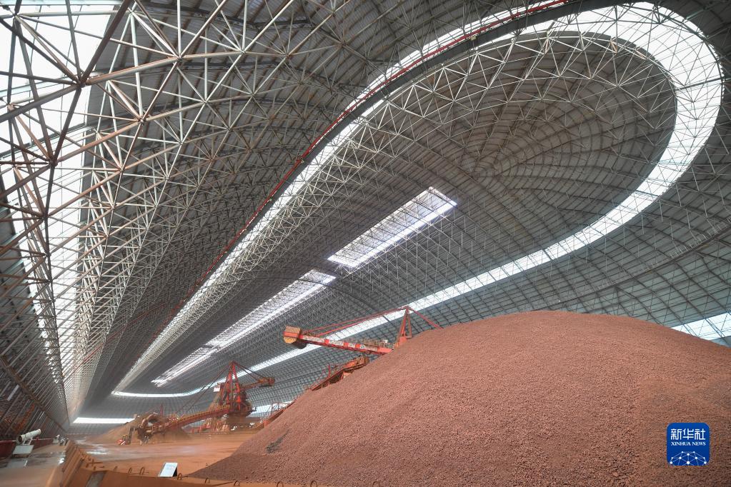 城陵磯港のグリーン輸送に寄與する巨大カプセル型倉庫　湖南省