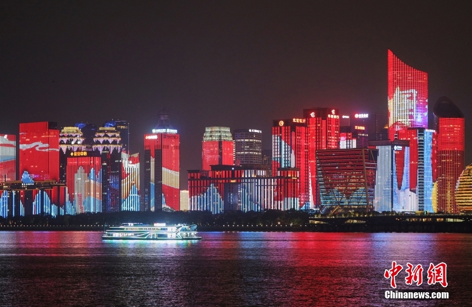 銭江新城のイルミネーションを再開(kāi)　浙江省杭州市