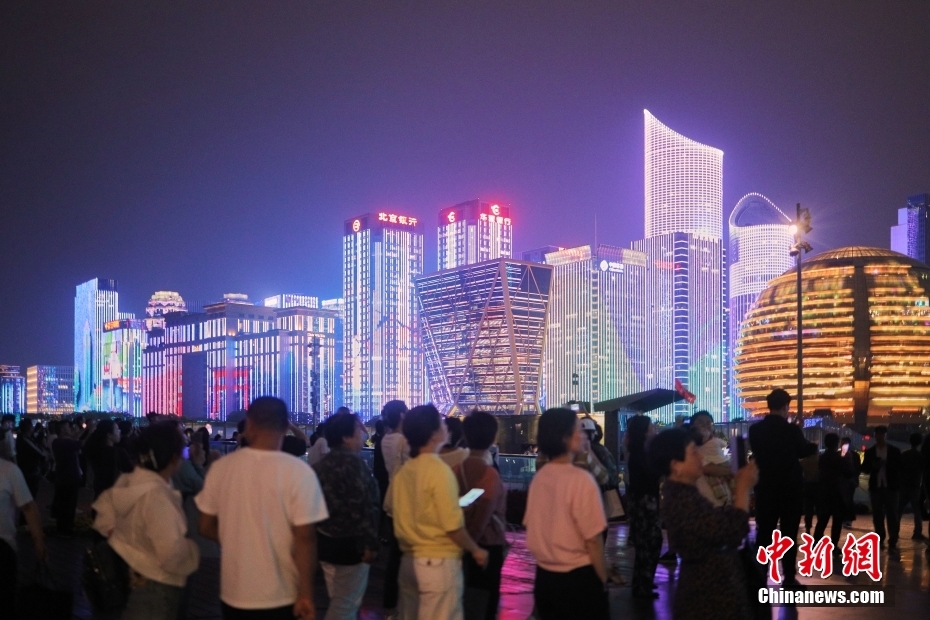 銭江新城のイルミネーションを再開(kāi)　浙江省杭州市