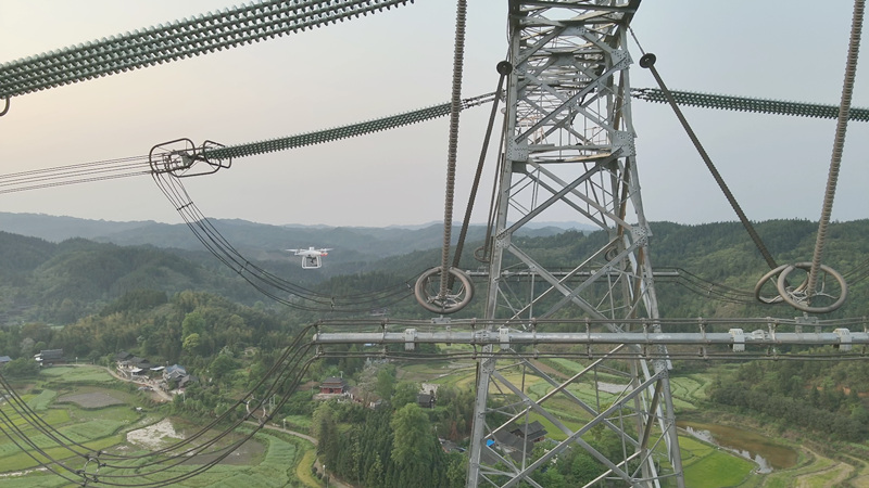 國網(wǎng)湖南電力±800kV雅湖線の停電點(diǎn)検が終了