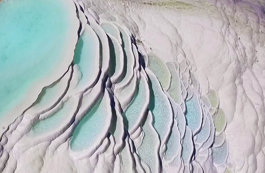 幻想的な景色広がる春のシャングリラ白水臺　雲(yún)南省