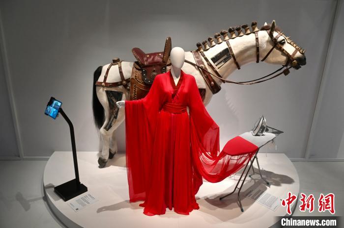 ジェイ?チョウやチャウ?シンチー監(jiān)督作品の衣裝も　香港で映畫美術(shù)?衣裝デザイン展