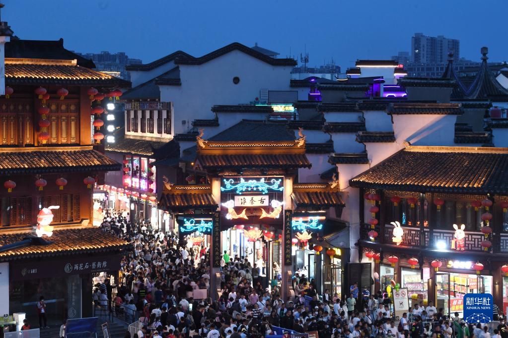 中國(guó)各地で盛り上がり見(jiàn)せたメーデー連休の「ナイトタイムエコノミー」