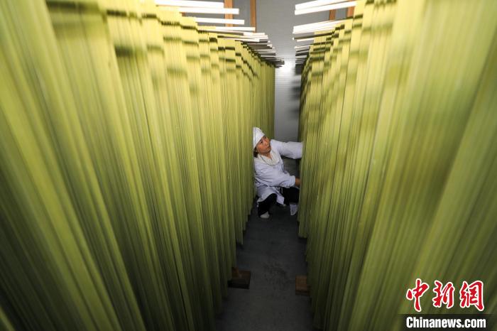 抹茶麺加工場(chǎng)を訪(fǎng)ねて　貴州省江口