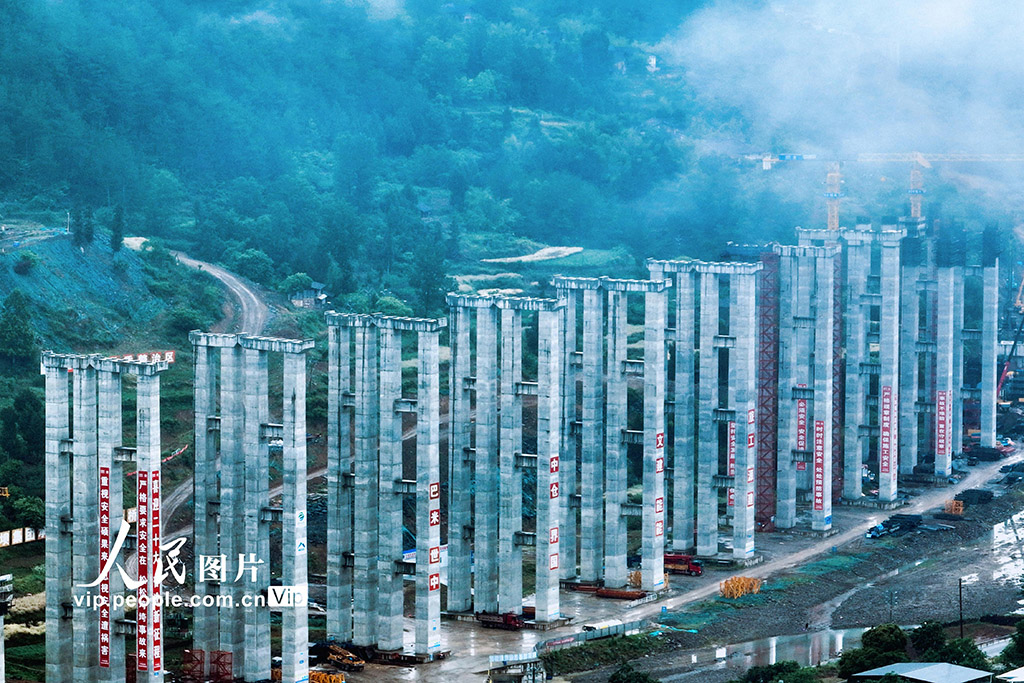 急ピッチで建設(shè)進(jìn)む「米倉大道」　四川巴中