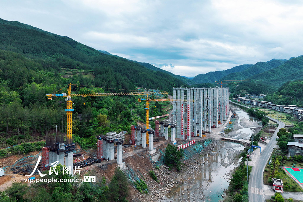 急ピッチで建設(shè)進(jìn)む「米倉(cāng)大道」　四川巴中