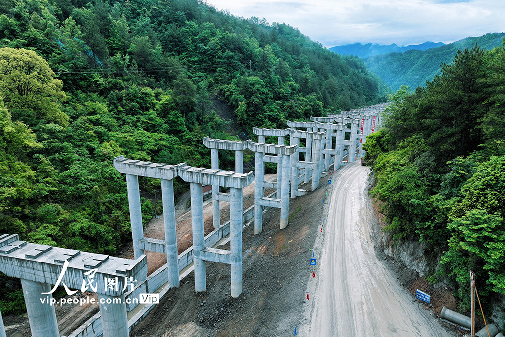 急ピッチで建設進む「米倉大道」　四川巴中