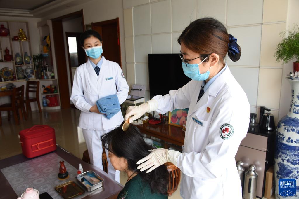 訪問サービスで住民に恩恵をもたらす「ネット予約?訪問看護(hù)師」　山東省青島