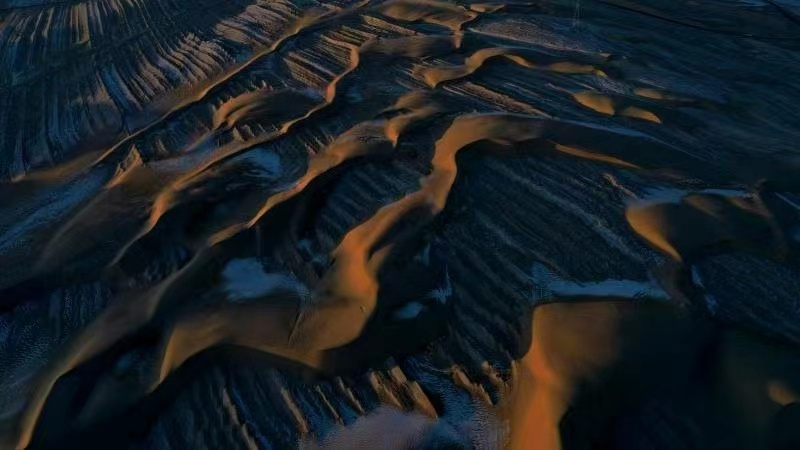 青海省茫崖市の土星の環(huán)に似た地形を訪ねて