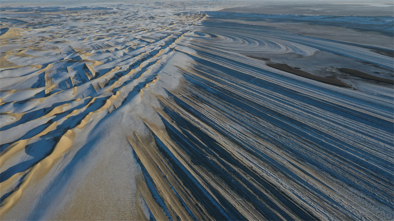 青海省茫崖市の土星の環(huán)に似た地形を訪ねて
