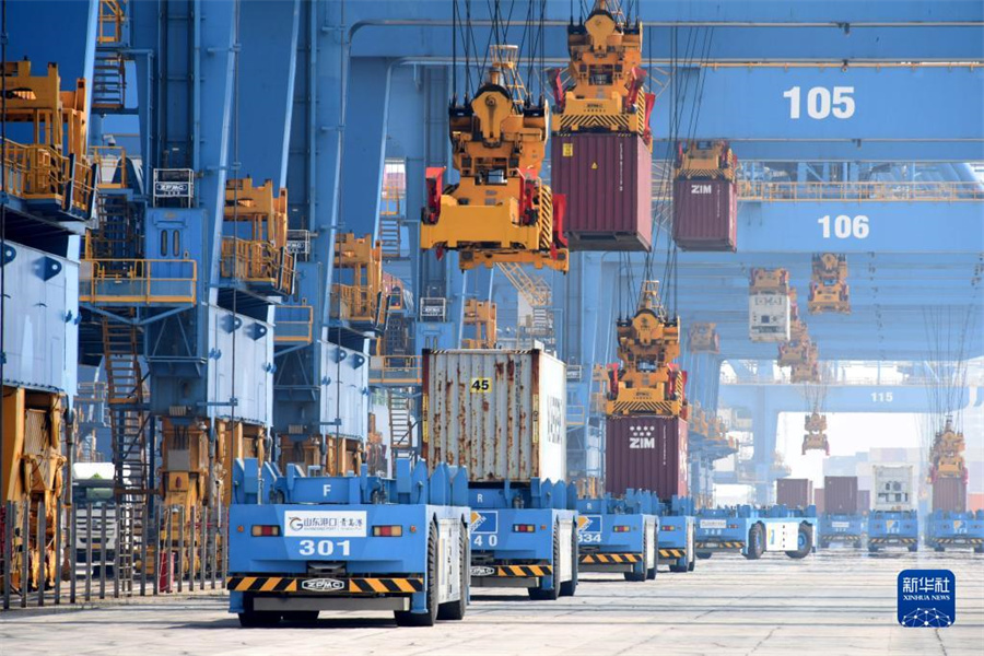 青島港全自動(dòng)化埠頭、再び新記録を達(dá)成